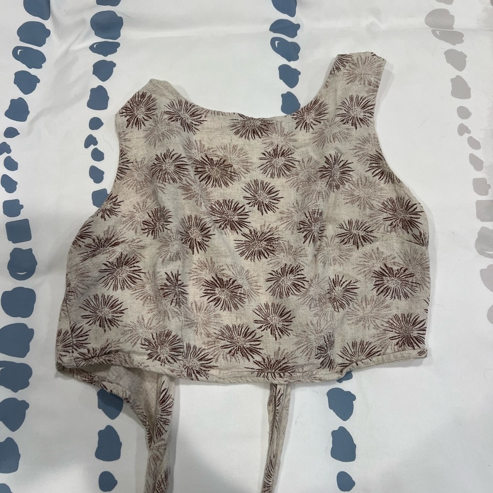 Stylish Floral Patterned Crop Top